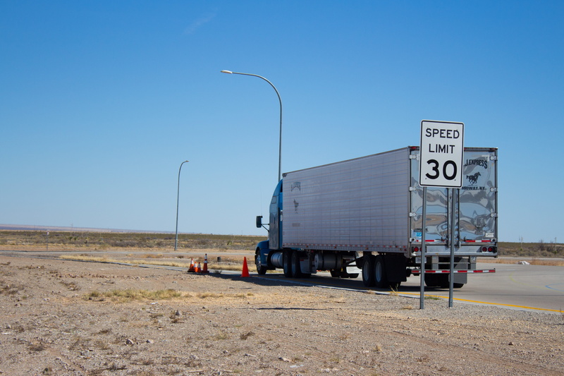 day, road, Semi Truck, highway, cargo, transportation, gray, vehicle, driving, multiple lane highway, land vehicle, heavy, rig, daytime, truck, Semi-Truck