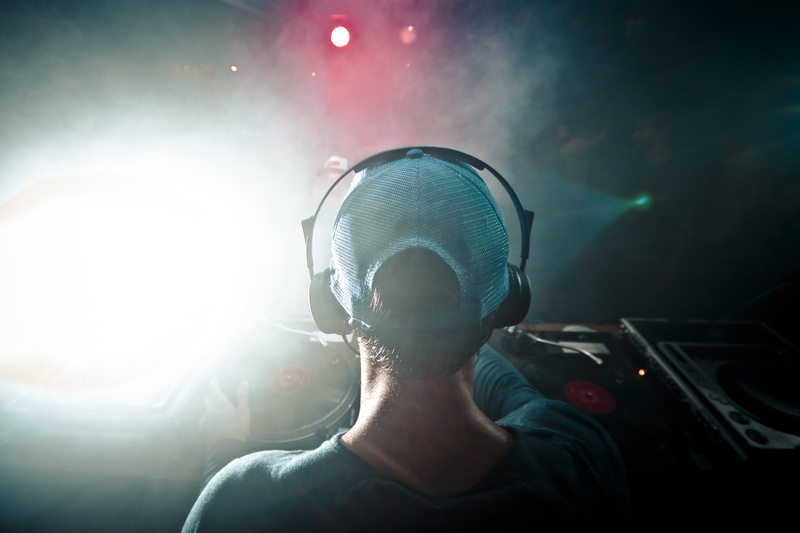 trucker, 1080P, males, wearing, enjoyment, cap, spotlights, arts culture and entertainment, event, occupation, nightclub, turntables, black, record, blue