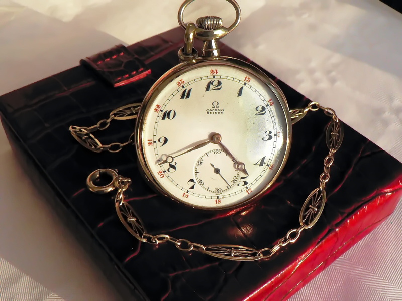 watch-fob, geometric shape, accuracy, still life, clock, time, table, points, 2K, indoors, metal, watch, antique watches, close-up, number, antique, personal accessory