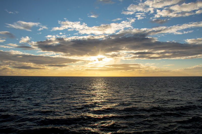 houe, seascape, sunlight, cloud - sky, outdoors, waterfront, scenics - nature, horizon over water, beauty in nature, sea, sky, water, freedom, sunset, horizon