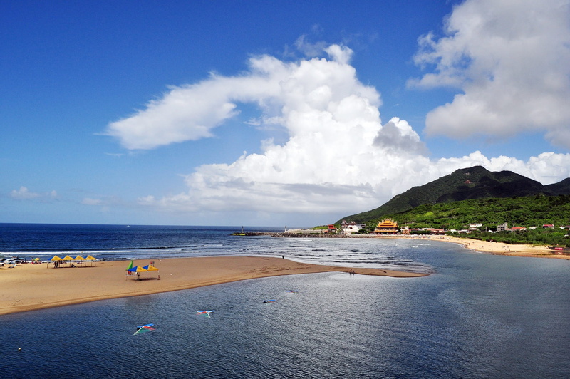 the vast, water, trip, incidental people, day, Ilan, cloud - sky, Taiwan, holiday, land, beach, outdoors, travel, beauty in nature, Marine, mountain, tranquil scene