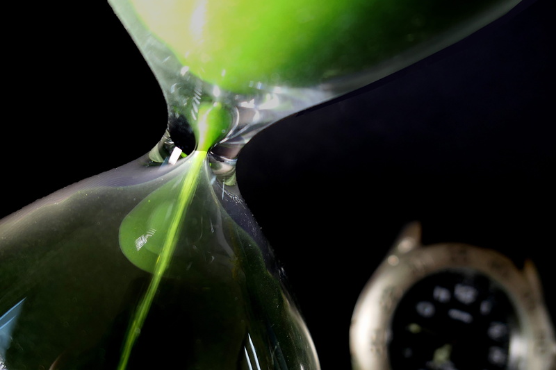 studio shot, chronos, timing, indoors, single object, pointer, water, stainless steel, clock, glass - material, hourglass, time indicating, wrist watch