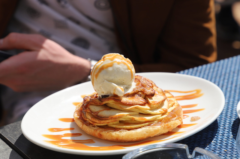 cream, france, human body part, dish, food and drink, close-up, syrup, pastries, human hand, caramel sauce, unrecognizable person, sweet, äpplepaj, sugar