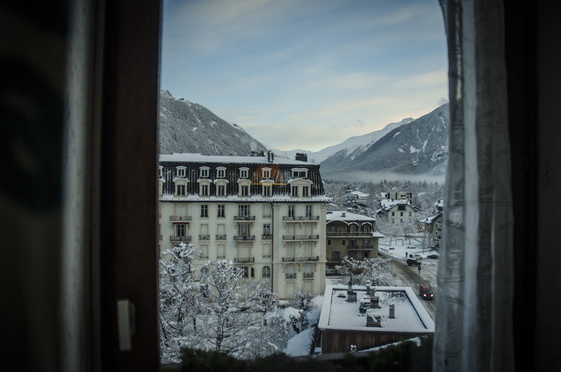 building exterior, architecture, day, france, winter, transparent, water, building, mountain, 4K, built structure, chamonix, view, glass - material, snow