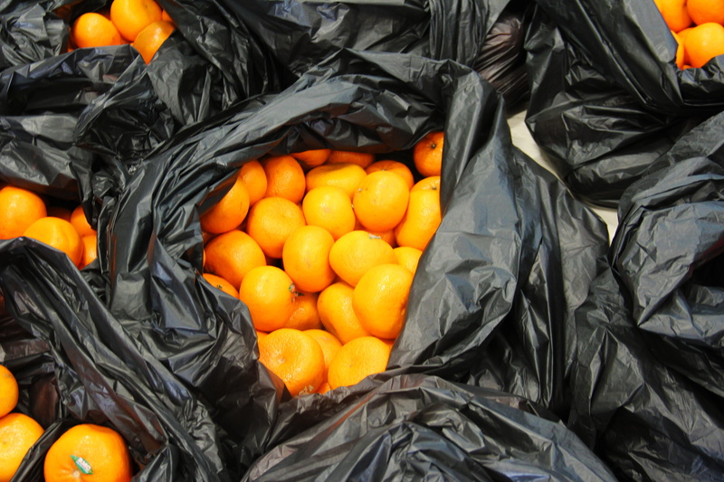 5K, large group of objects, black color, orange - fruit, abundance, orange color, fruit, high angle view, fruits, healthy eating, wellbeing, plastic, healthy
