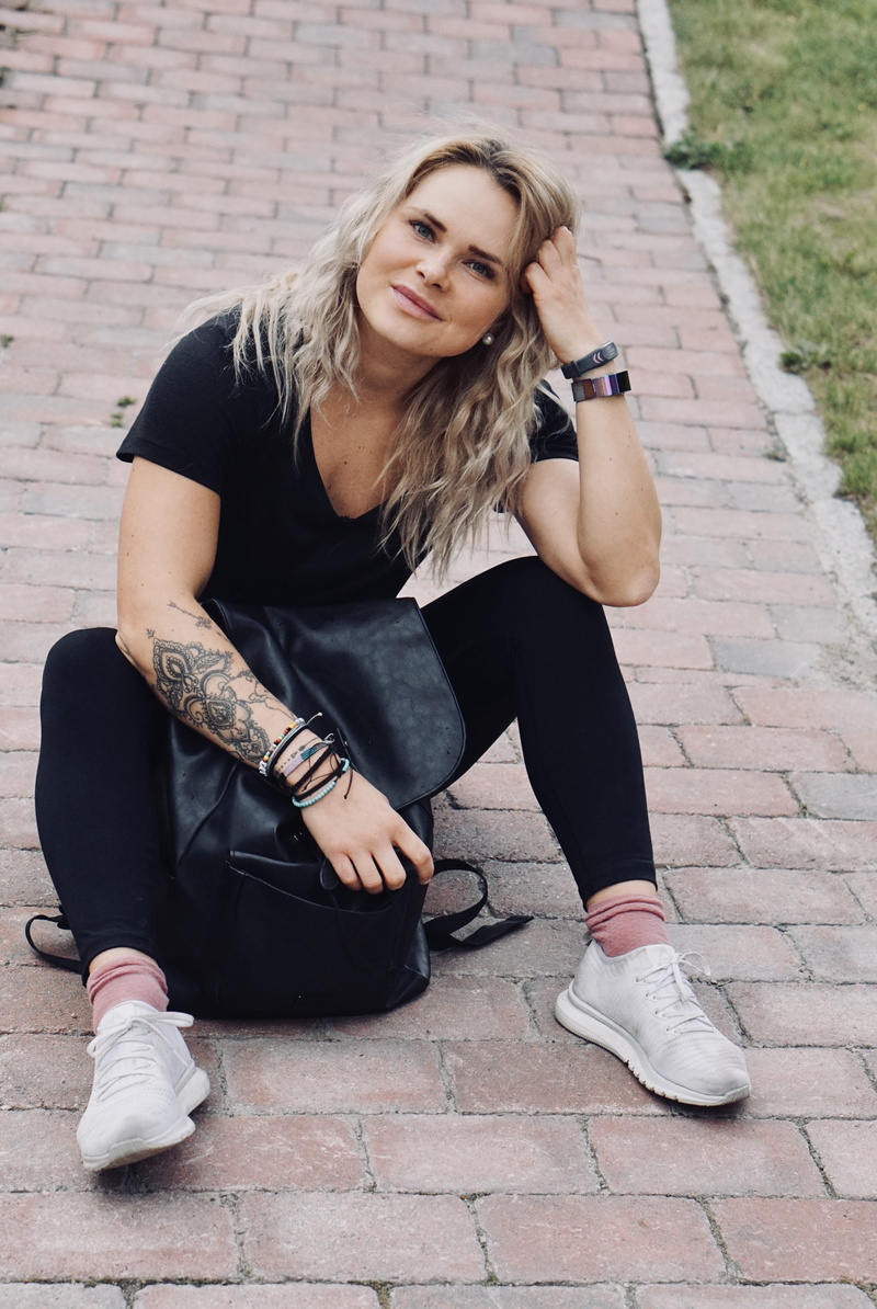 shoe, bricks, oslo, girl, tattoo, front view, casual clothing, curly hair, beautiful woman, real people, young adult, happy, hair, portrait, nature, long hair
