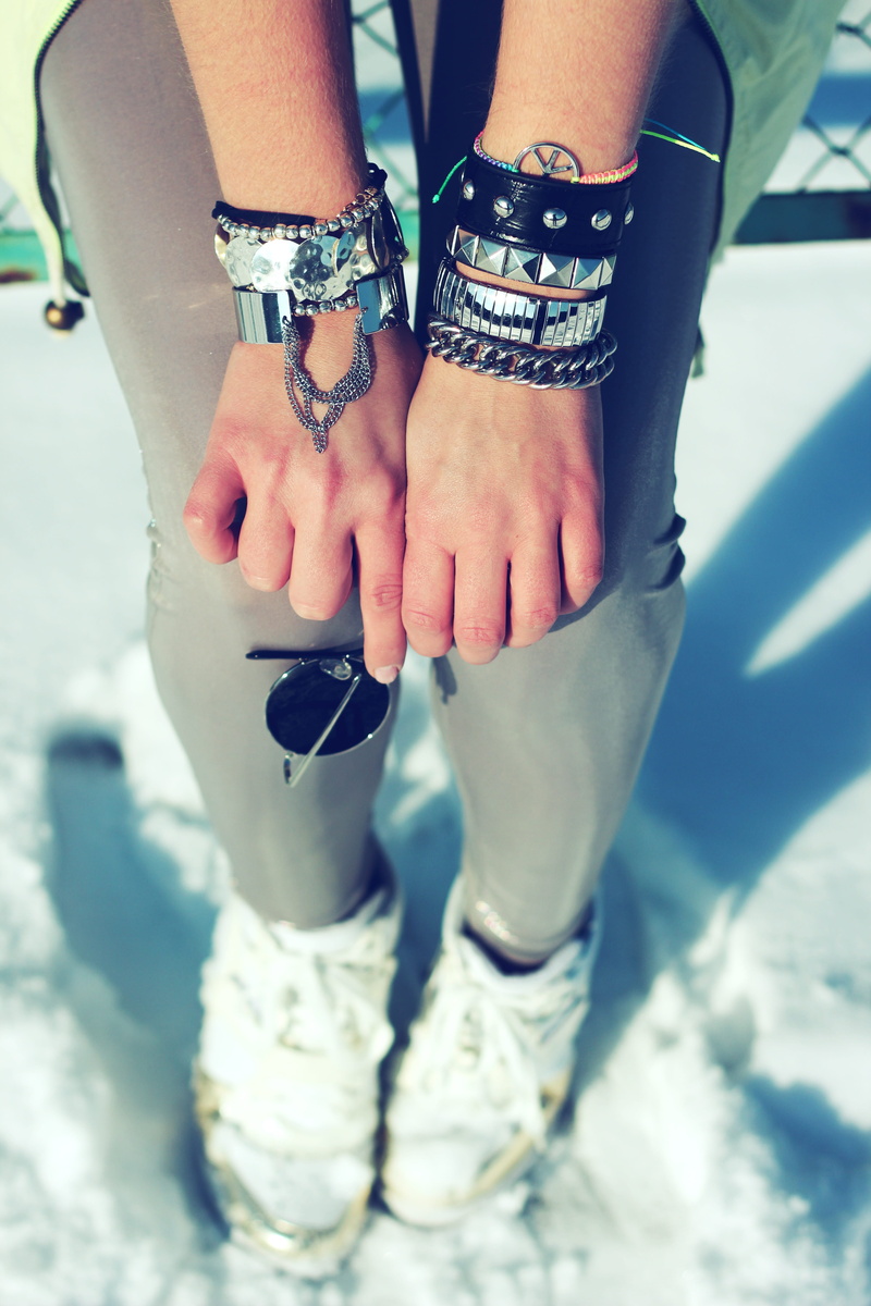 leisure activity, human leg, body part, human body part, cuff, 5K, hand, women, bracelets, day, finger, nail, lifestyles, adult, human limb, bracelet