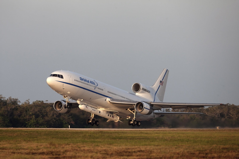 sky, cygnss, landing - touching down, copy space, transportation, l-1011, airport runway, cockpit, aircraft, commercial airplane, orbital atk, take off