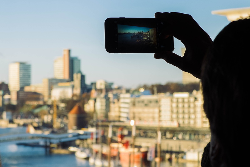 hamburg, portable information device, built structure, human body part, photo messaging, buildings, smart phone, photo, city, activity, photography themes