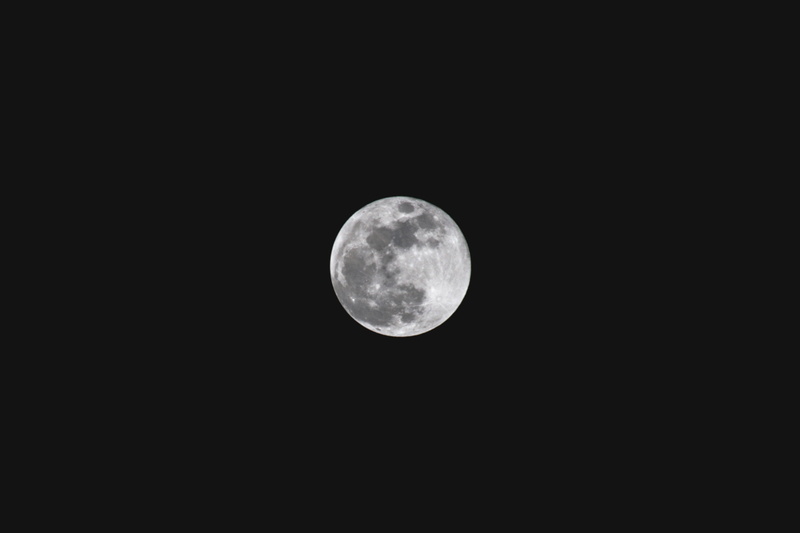 space, astrology, sky, tranquility, no people, moon, moon surface, dark, copy space, low angle view, 5K, beauty in nature, digital, moonlight, space and astronomy