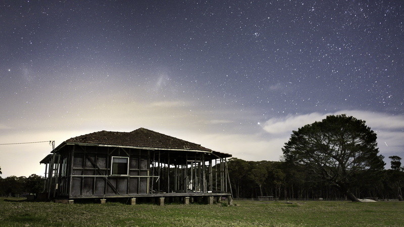 gray, blue, nature, grass, built structure, plant, near, tree, shed, sky, wooden, stars, land, landscape, beauty in nature, 2K, field, building, house