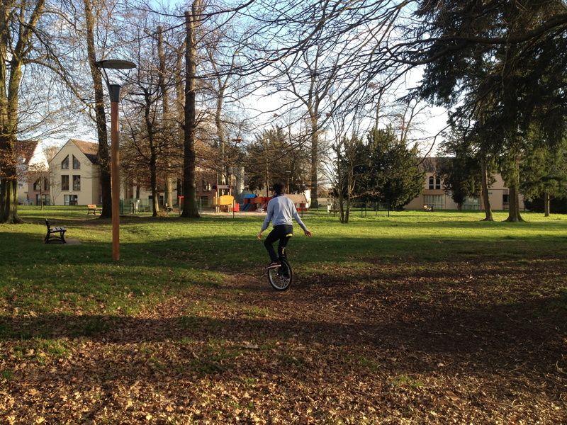 leisure activity, garden, riding, green, tree, nature, equilibrium, parc des ormessons, park, vaux-le-pénil, field, land vehicle, day, bicycle, square