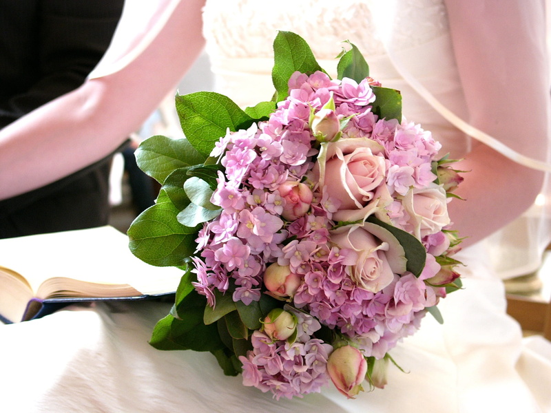 wedding, freshness, human hand, arrangement, petaled, plant part, one person, flowers, purple, flower head, 1080P, holding, hand, bouquet, women, pink