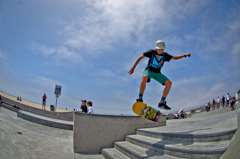 motion, real people, group of people, leisure activity, incidental people, 4K, stairs, day, man, skate park, full length, jump, low angle view, women