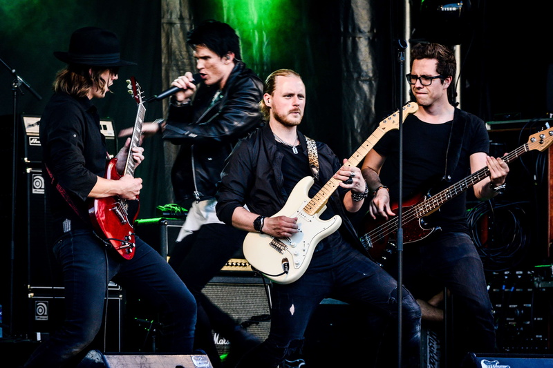microphone, musician, musical instrument, young men, group, rock, guitar, string instrument, singers, playing, artists, holding, rock music, performance