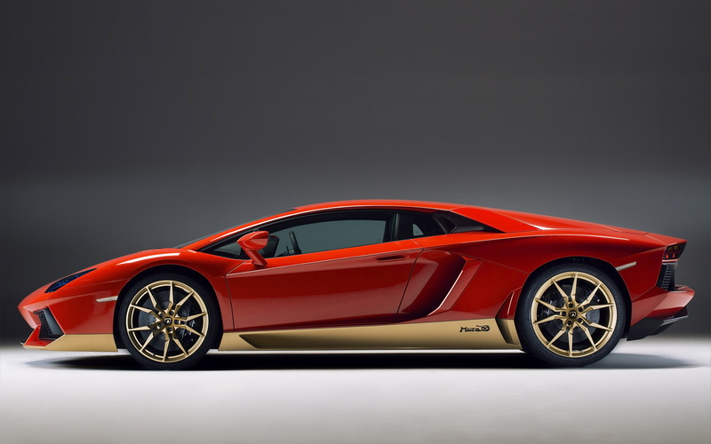 luxury, studio shot, technology, copy space, auto racing, transportation, sports car, land vehicle, miura, alloy, modern, indoors, chrome, speed, racecar