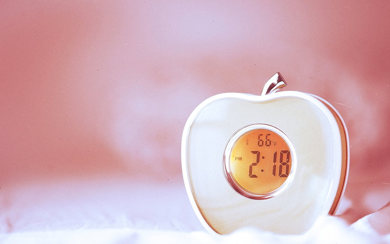 food and drink, coffee cup, lifestyles, alarm Clock, coffee - drink, drink, concepts, table, apple, red, number, focus on foreground, form, measuring, time