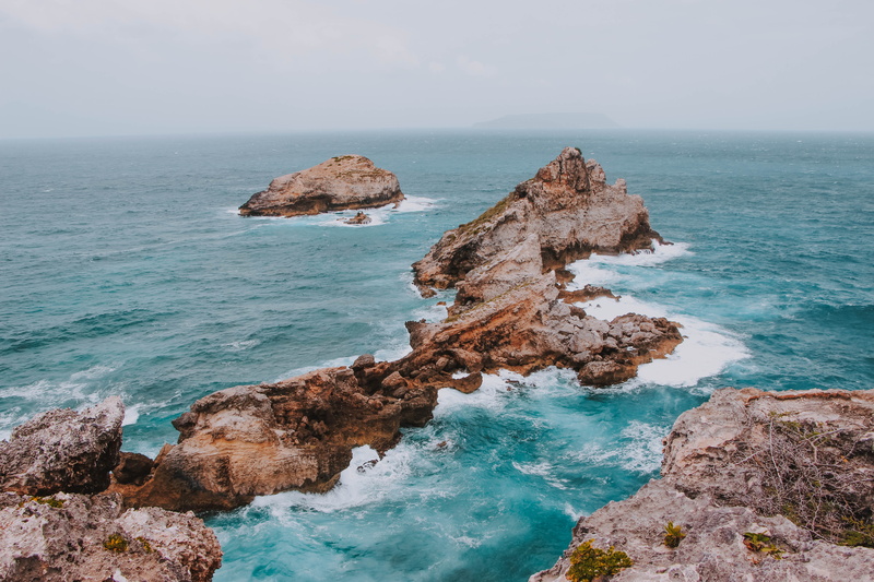 brown, sea, 5K, tranquil scene, horizon, promontory, sky, rock - object, idyllic, rocks, turquoise colored, day, beach, cliff, nature, rocky coastline