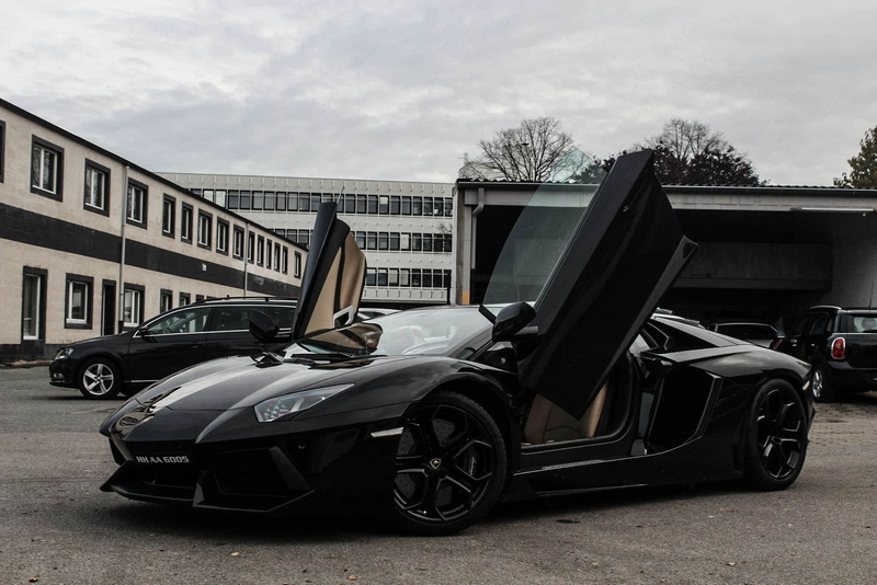business, clouds, street, sky, transportation, engine, building exterior, city, sports Car, side view, aventador, mode of transportation, guillotine, speed