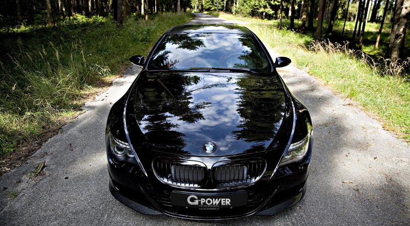 e, mode of transportation, motor vehicle, land vehicle, outdoors, coupe, Black, 1080P, shadow, no people, transportation, tree, Forest, nature, wheel