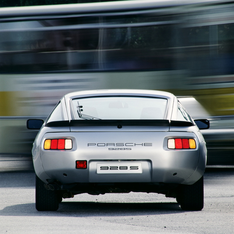 land vehicle, wheel, car, silver colored, porsche, speed, street, city, white color, blurred motion, 928, day, motor vehicle, 2K, motion, on the move