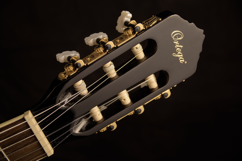 black background, acoustic guitar, pluck, arts culture and entertainment, classical music, 5K, bass guitar, eddy, rock music, artist, ortega, string, studio shot