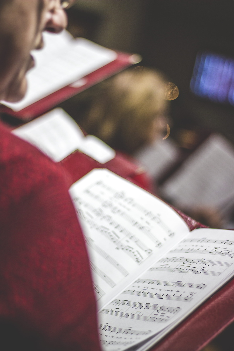 5K, people, music, caucasian Ethnicity, choir, holding, musical note, person, singing, front, opened, paper, incidental people, musician, woman, two people