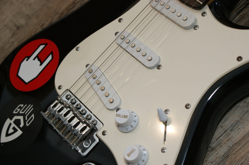 push button, guitar pick, Guitar, number, strings, fingerboard, 4K, play guitar, electronics industry, close-up, indoors, stratocaster, music, equipment
