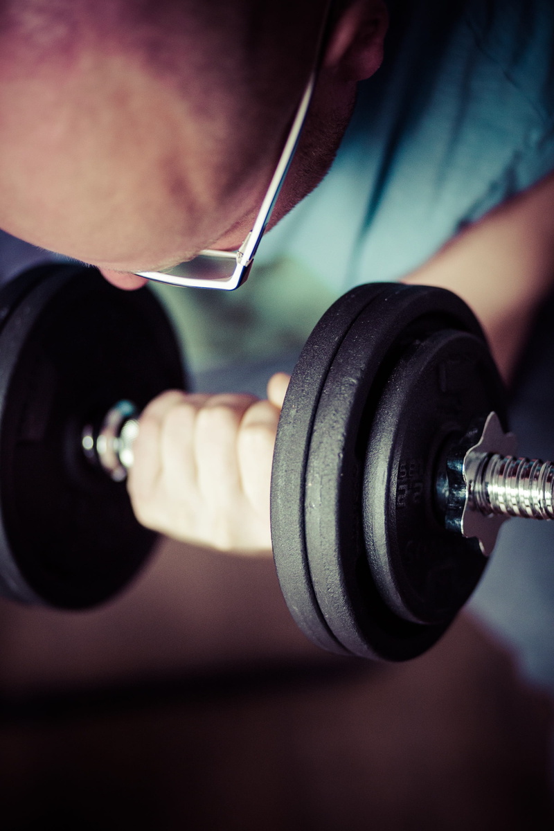2K, barbells, finger, sports training, focus on foreground, effort, weights, muscular build, human body part, indoors, close-up, health, healthy lifestyle