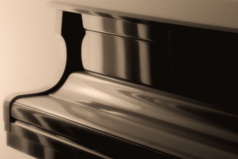 window, musical instrument, close, indoors, black, black color, white, keyboard, tonkunst, piano keyboard, close-up, shiny, steps and staircases, seat