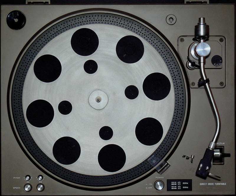 system, technology, pattern, hole, number, tonkunst, circle, industry, arts culture and entertainment, geometric shape, single object, turntable, design