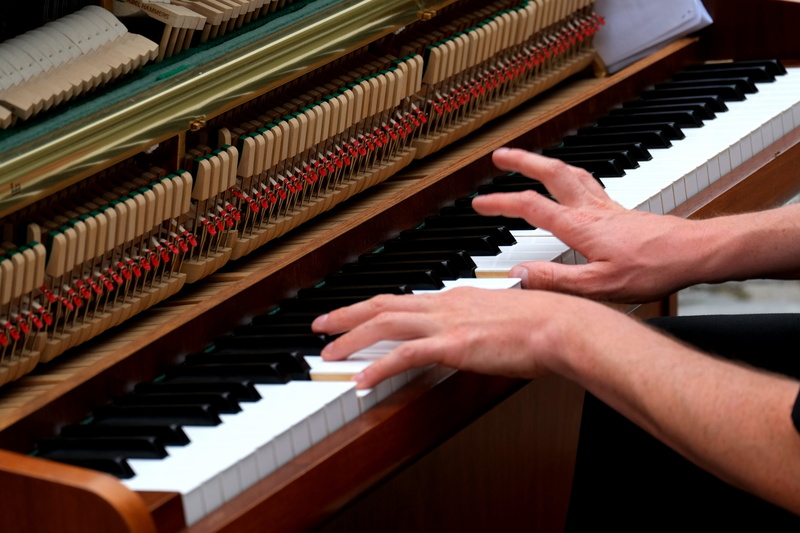 artist, movement, composition, 4K, piece of music, indoors, close-up, piano, human body part, music, keyboard instrument, play, practicing, hand attitude