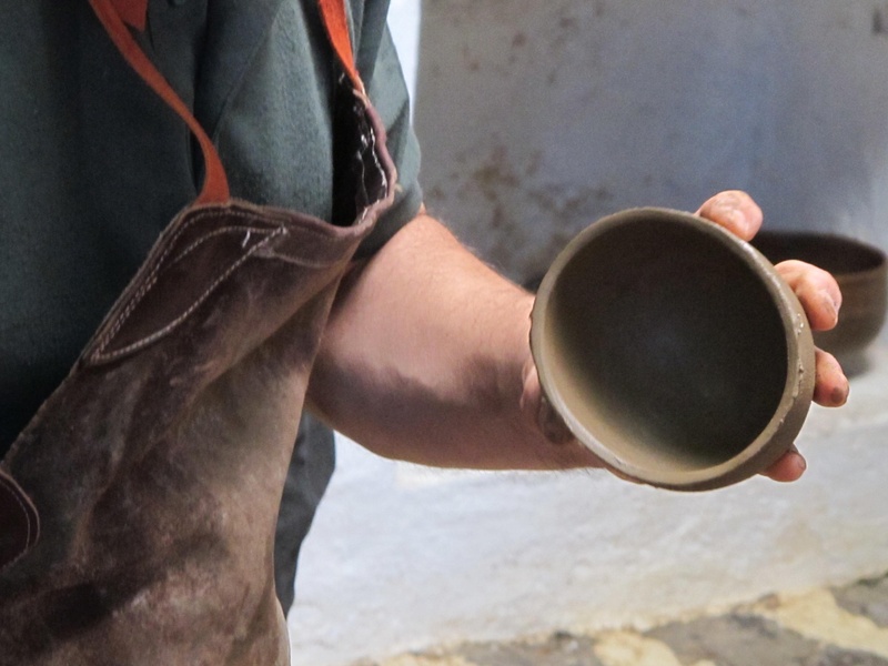 sound, lifestyles, human body part, focus on foreground, coffee, coffee - drink, midsection, shell, high angle view, day, human hand, potters, tonkunst