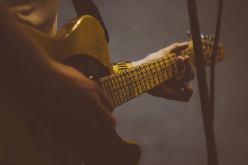 human limb, finger, human body part, skill, musician, arts culture and entertainment, occupation, playing, player, 5K, human hand, electric guitar, stage