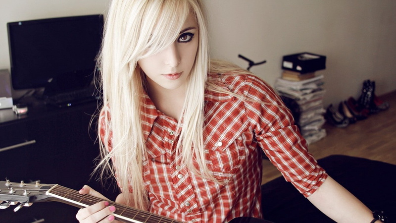 adult, electric guitar, musical equipment, women, pop musician, women bessy suicide, young adult, hair, playing, indoors, young women, 720P, musician