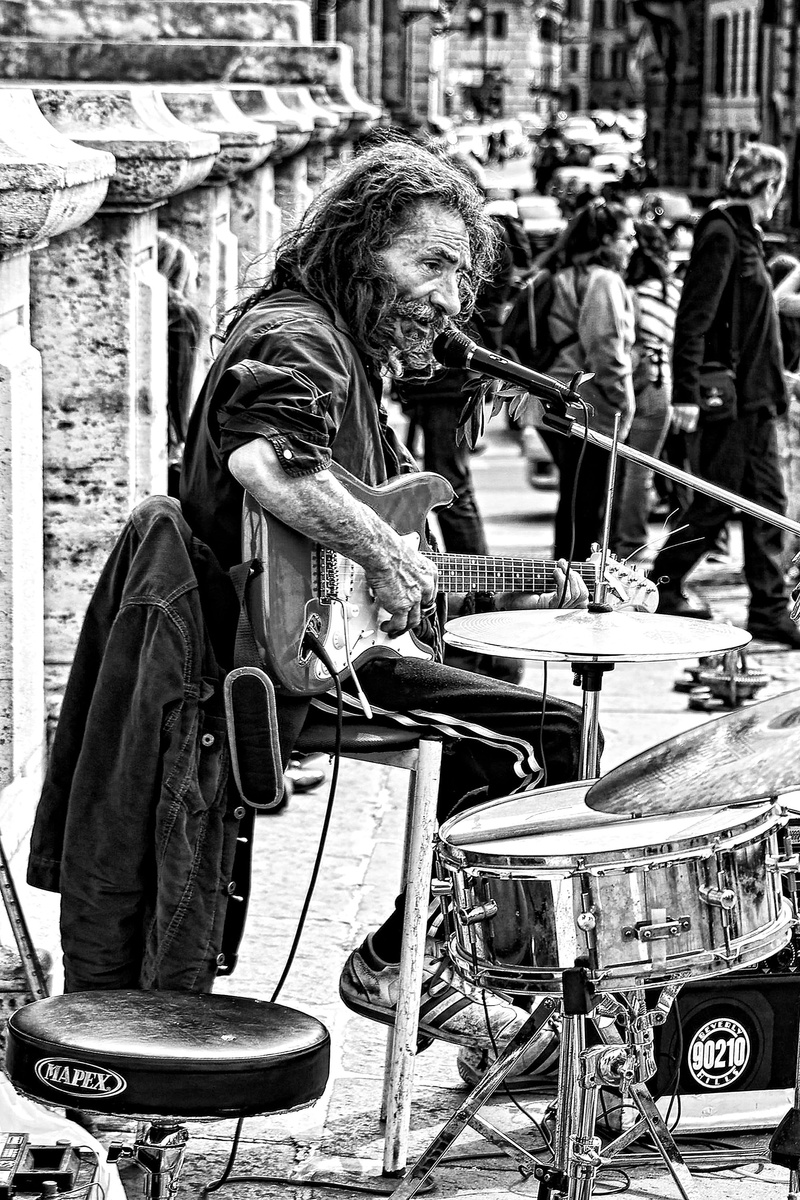 street artists, bart, musician, casual clothing, artist, incidental people, musical equipment, musical instrument, human, sitting, instrument, 2K, street musician