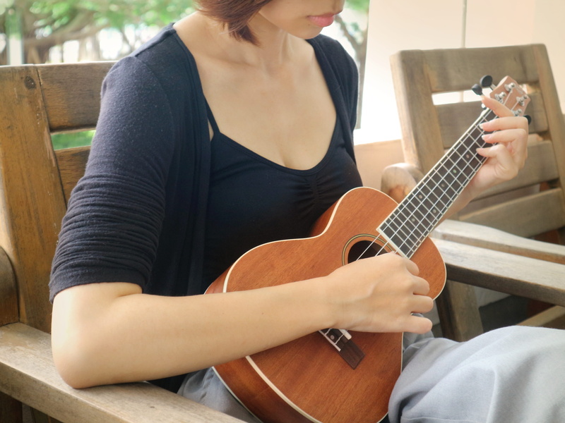 real people, one person, guitar, leisure activity, arts culture and entertainment, string instrument, front view, musical equipment, hands, midsection