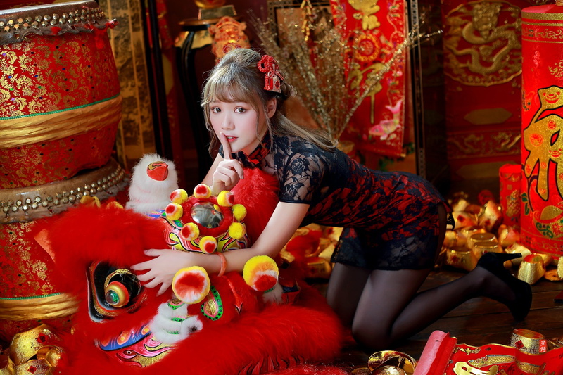 women, 1080P, costumes, ponytail, high heels, Asian, model, bracelets, brunette, Nylons, long hair, hair ornament, traditional clothing, kneeling