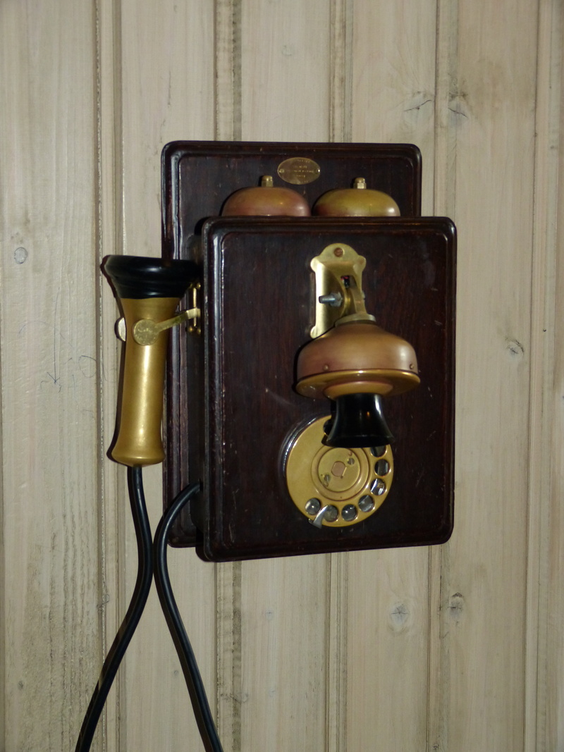 nostalgia, landline phone, indoors, close-up, old, apparatus, antique, telephone, table, technology, communication, unfashionable, dial, 4K, connection