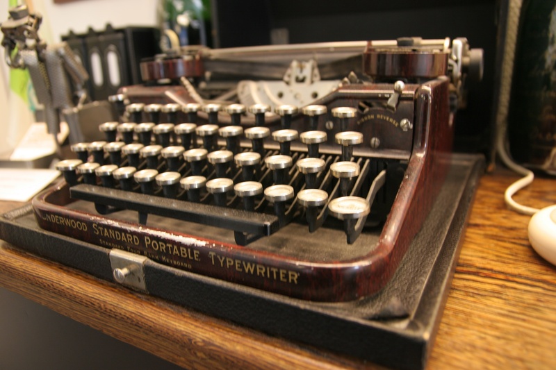 table, 2K, keyboard, indoors, reporter, obsolete, focus on foreground, old, letter, keys, no people, history, close-up, technology, still life, out of date