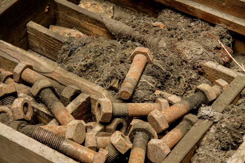 run-down, close-up, shavings, abandoned, bad condition, nuts, still life, damaged, industry, rusty, obsolete, decline, day, auburn, no people, 2K, high angle view