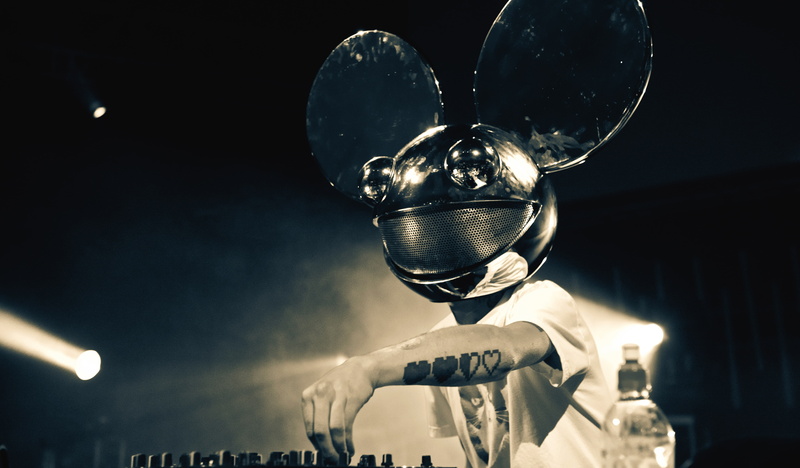 illuminated, arts culture and entertainment, close-up, stage, Music, deadmau, no people, lighting equipment, event, Tattoo, Mask, light - natural phenomenon