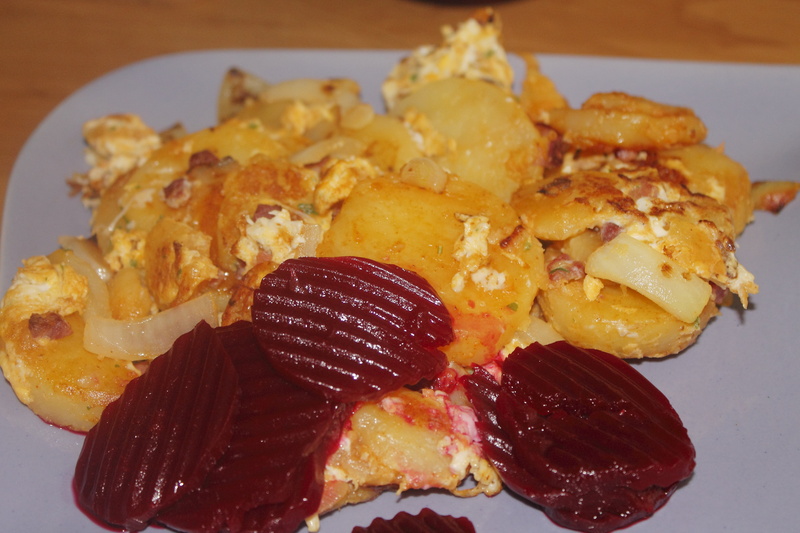 serving size, eat, court, plate, nutrition, beetroot, delicious, lunch, still life, temptation, prepared potato, focus on foreground, healthy, high angle view