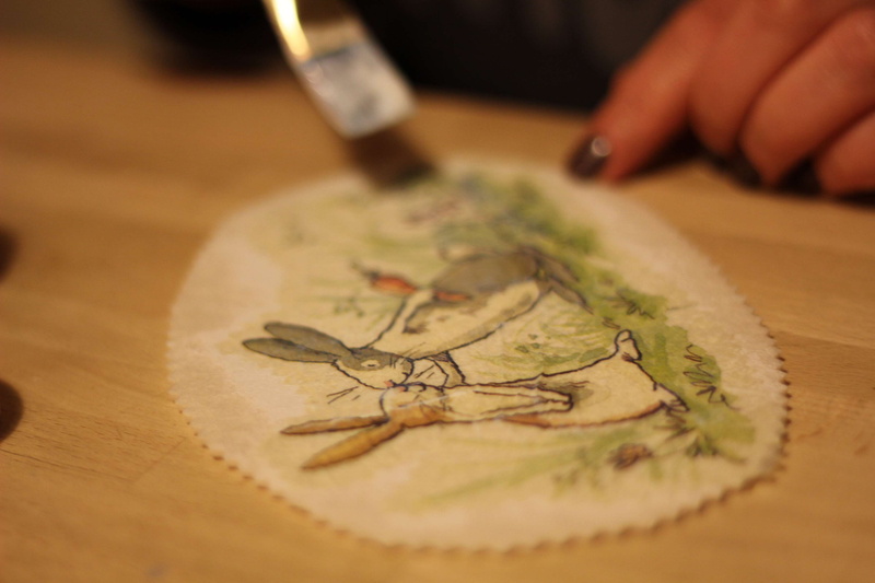 hand, creativity, human body part, human hand, paint, brush, palette, adult, handmade, painting, holding, paintbrush, activity, artist, decoupage, selective focus