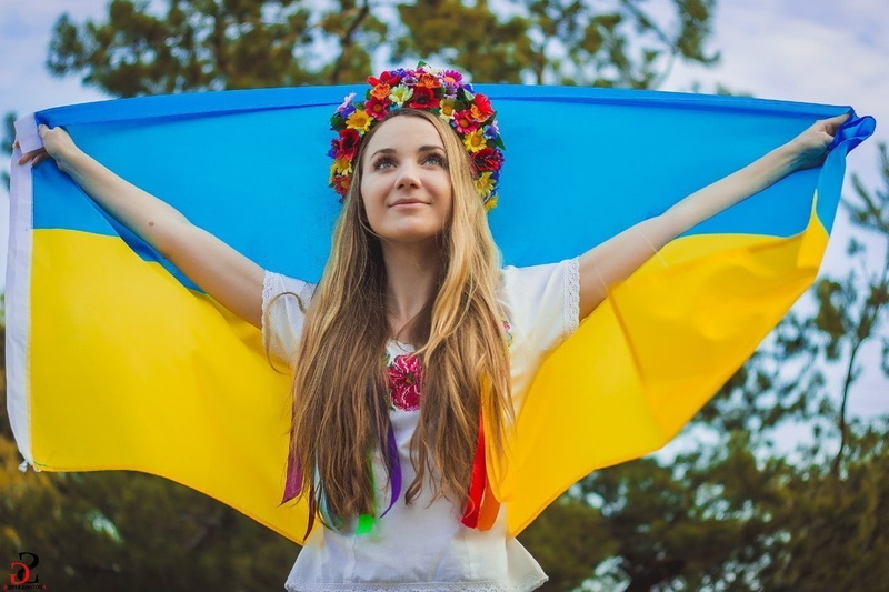 leisure activity, human arm, women, smiling, yellow, young women, day, Ukrainians, Blonde, real people, standing, Flag, waist up, 720P, beauty, hair, one person