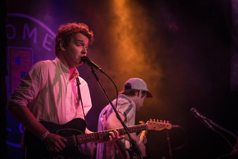 skill, singing, musician, crowd, light, music, accessory, concert, performance, electric guitar, two, human, nightlife, music band, playing, stage, electrical device