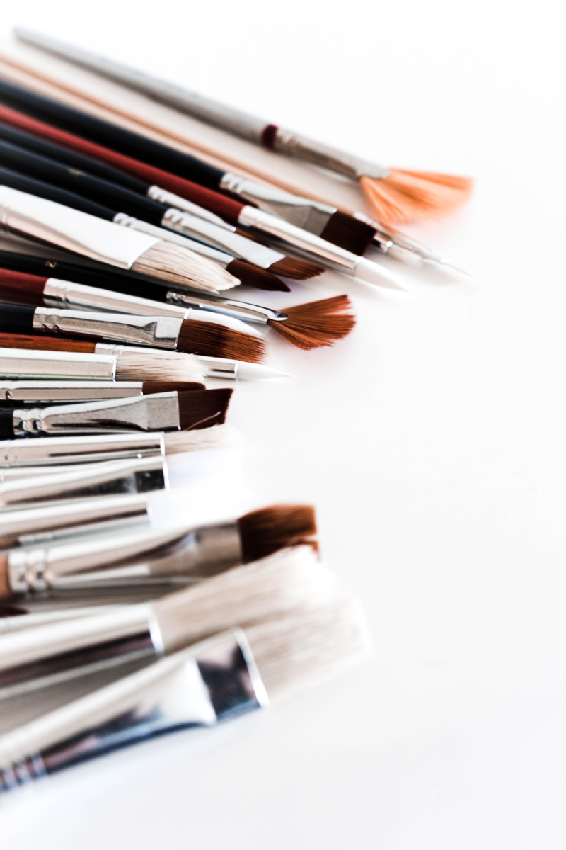variation, arrow, close-up, selective focus, studio shot, accessory, abundance, creativity, order, brush, table, still life, choice, 5K, in a row, white background