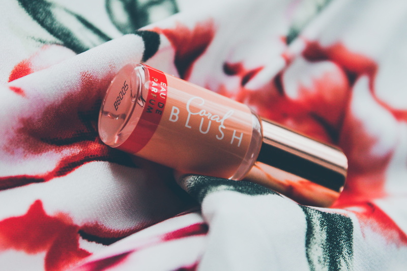 5K, person, lipstick, western script, flower, plant, human, red, hair drier, indoors, text, nail, manicure, petal, face makeup, food, blow dryer, appliance