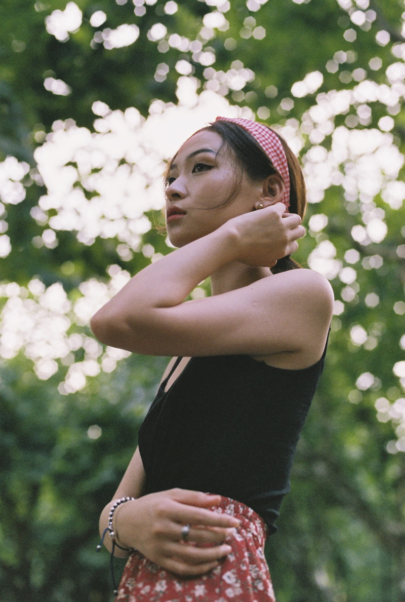 black, side view, girl, dance pose, lifestyles, leisure activity, apparel, top, 2K, casual clothing, china, woman, human, outdoors, dhu（donghua university of shanghai）