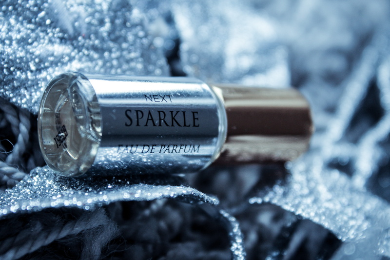 metal, gold, perfume, 5K, ammunition, no people, glitter, light, communication, day, bullet, close-up, nature, machine, studio shot, cosmetics, glass - material